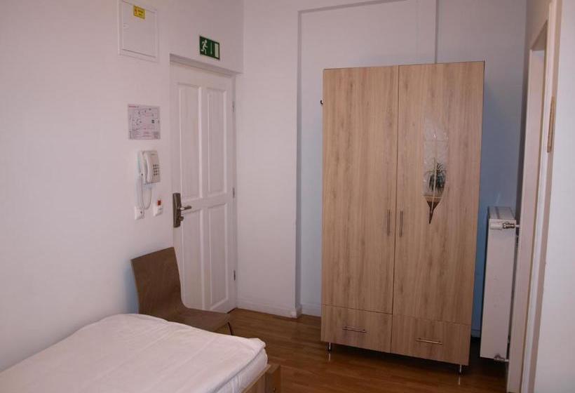 פנסיון Ciszterci Szállás Pécs