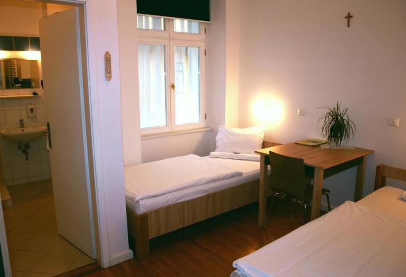 פנסיון Ciszterci Szállás Pécs