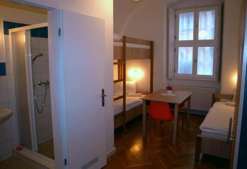 פנסיון Ciszterci Szállás Pécs