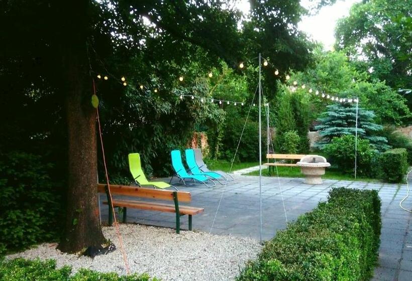 פנסיון Ciszterci Szállás Pécs