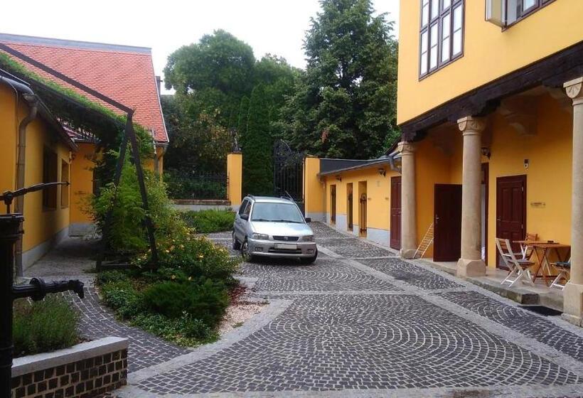 פנסיון Ciszterci Szállás Pécs