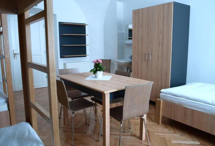 פנסיון Ciszterci Szállás Pécs