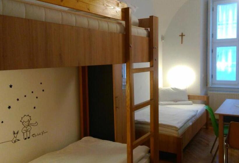 פנסיון Ciszterci Szállás Pécs