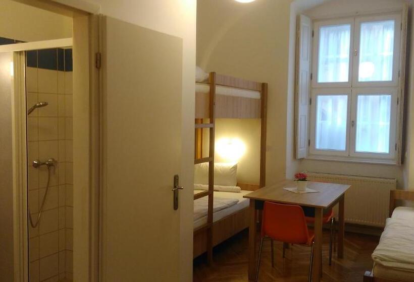 פנסיון Ciszterci Szállás Pécs