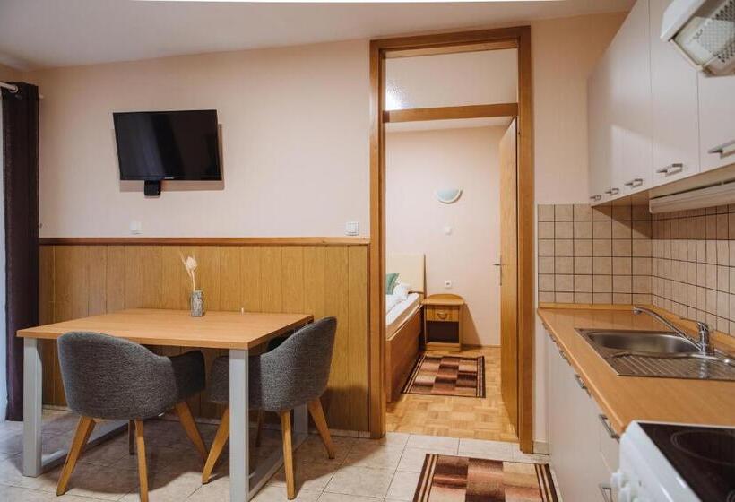 پانسیون Gostisce Ulipi