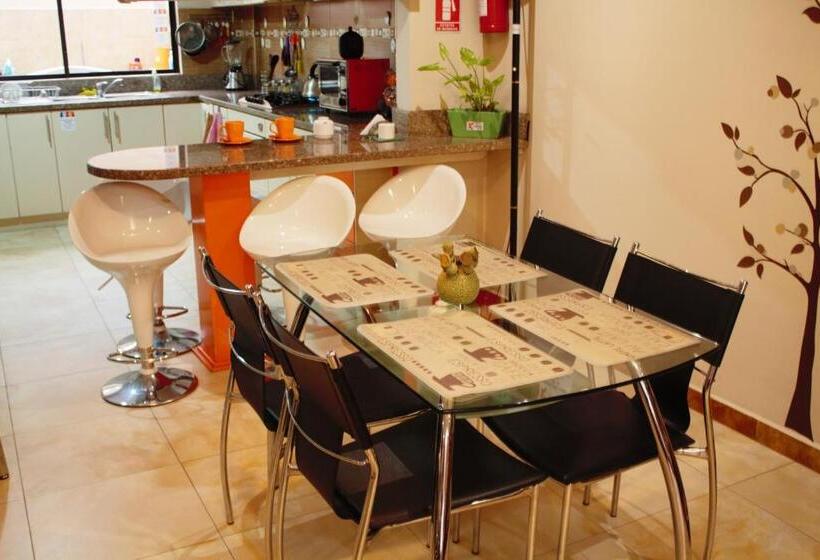 بنسيون Hostal Kolibri B&b