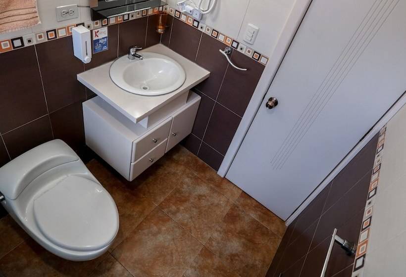 بنسيون Hostal Kolibri B&b