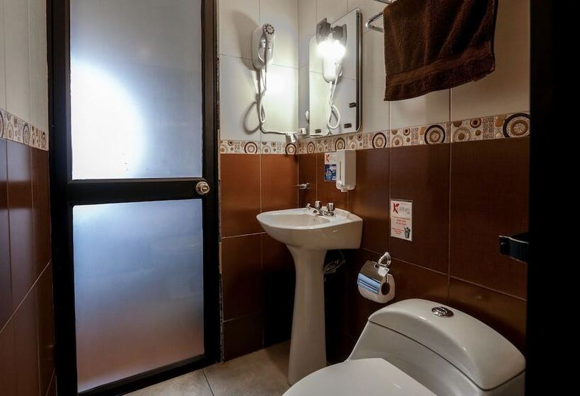 بنسيون Hostal Kolibri B&b