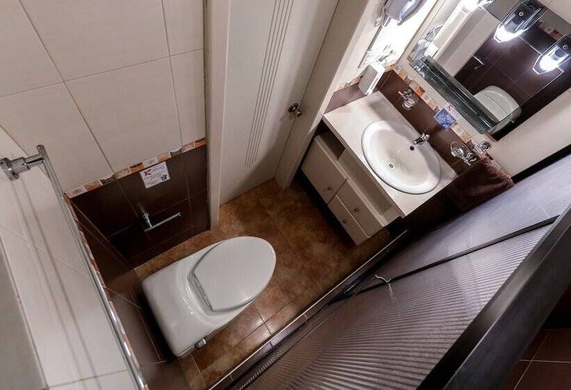 بنسيون Hostal Kolibri B&b