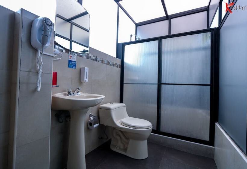 بنسيون Hostal Kolibri B&b