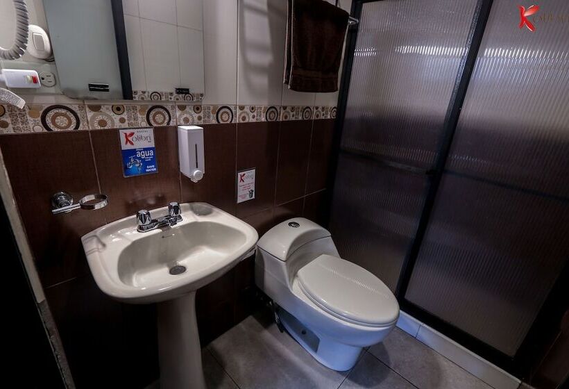 بنسيون Hostal Kolibri B&b