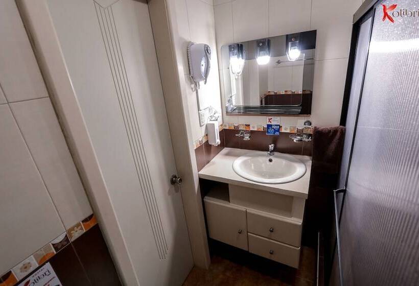 بنسيون Hostal Kolibri B&b