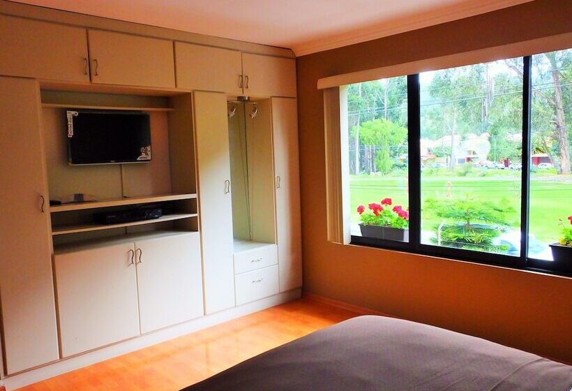 بنسيون Hostal Kolibri B&b