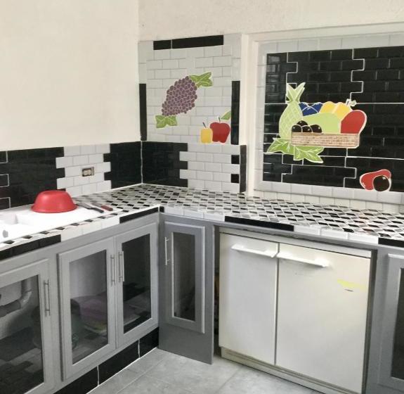پانسیون Little Savoy Guest House