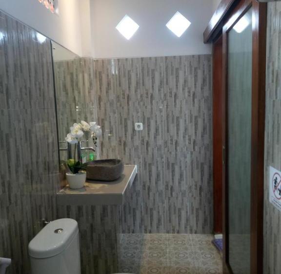 פנסיון Suryadina Guest House