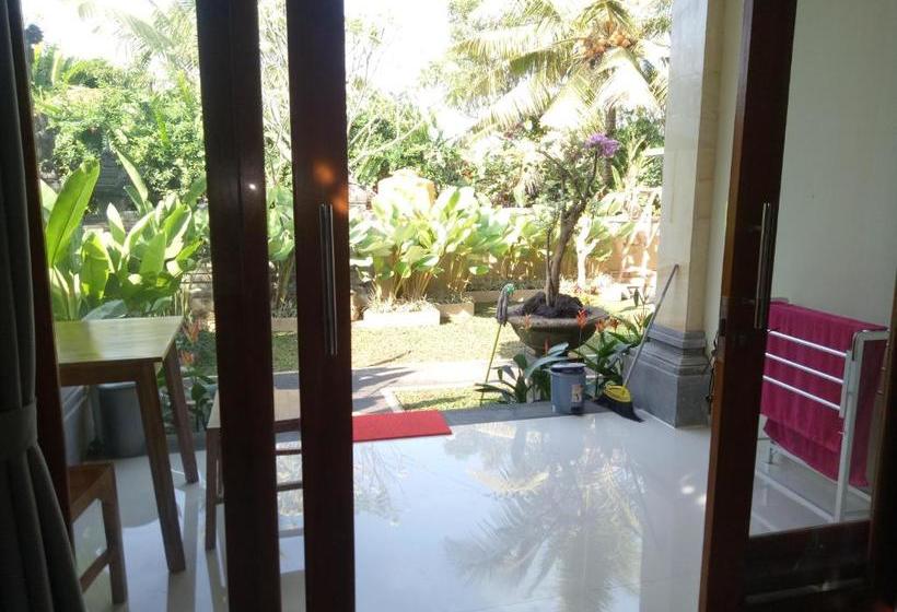 פנסיון Suryadina Guest House