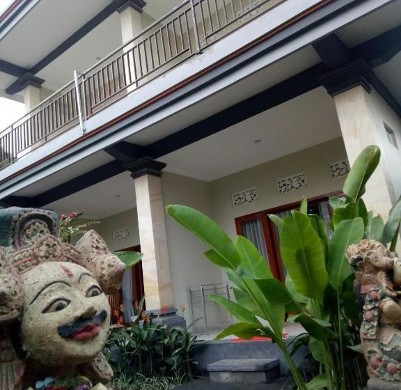 פנסיון Suryadina Guest House