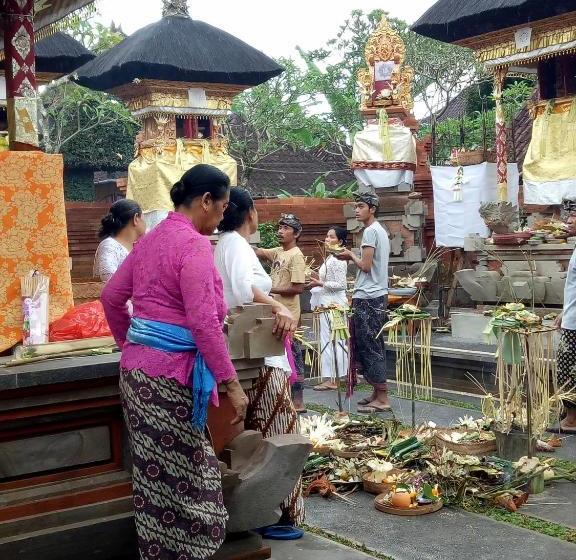 פנסיון Suryadina Guest House