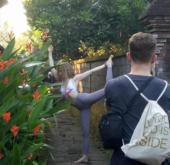 פנסיון Suryadina Guest House