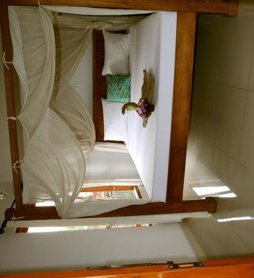 פנסיון Suryadina Guest House