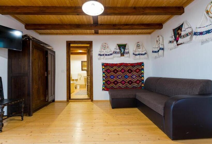 Pensiunea Casa Traditiilor