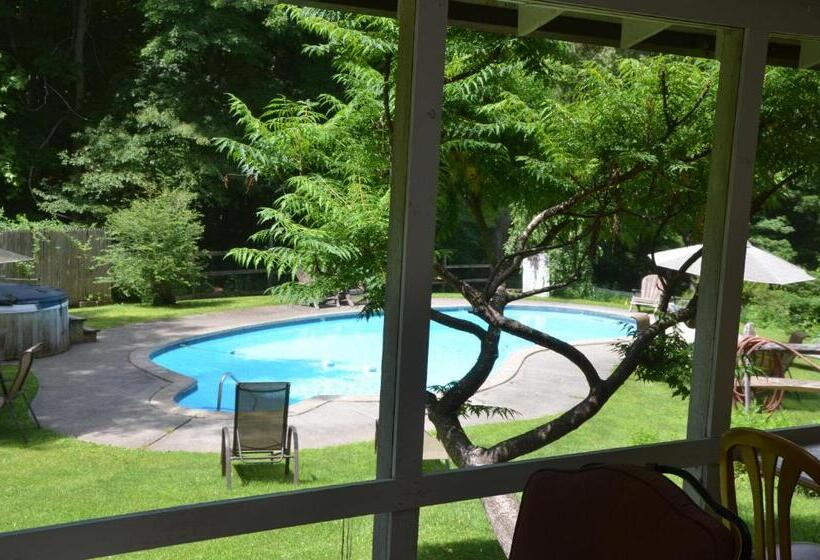 הוסטל Cornwall Inn