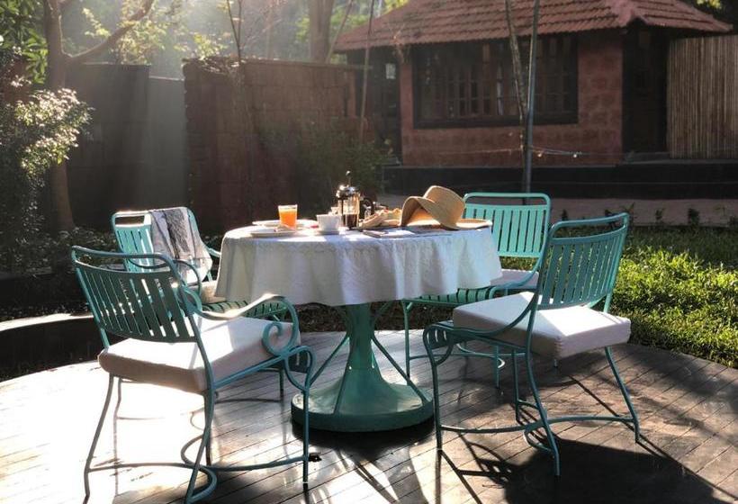 צימר The Postcard Moira