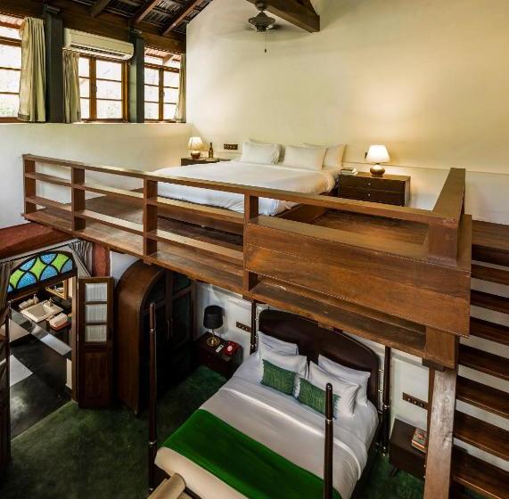 צימר The Postcard Moira