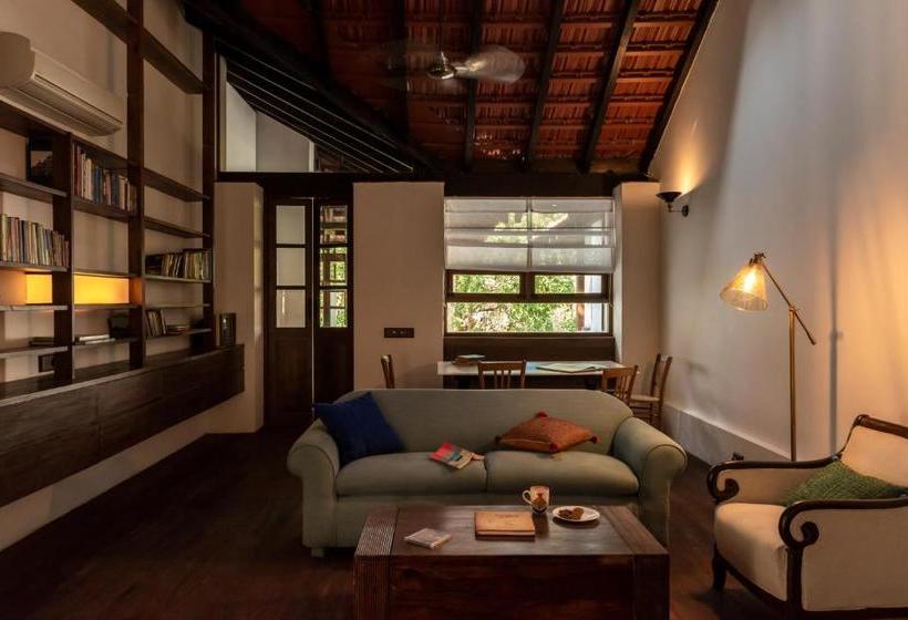 צימר The Postcard Moira