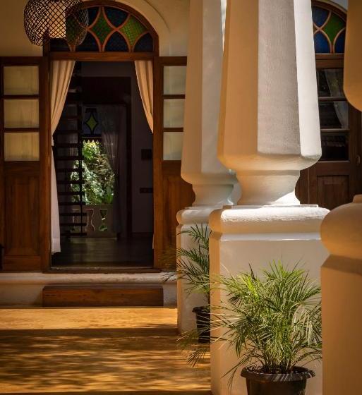 צימר The Postcard Moira