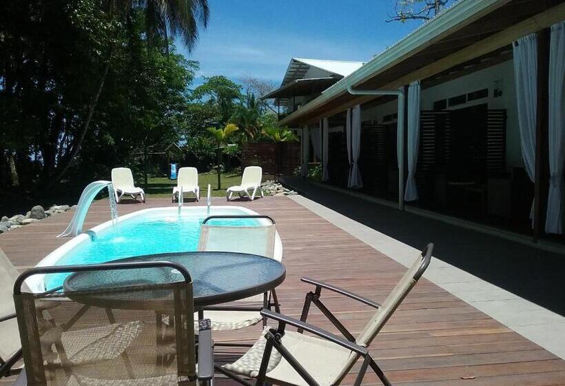 פנסיון Cahuita Inn