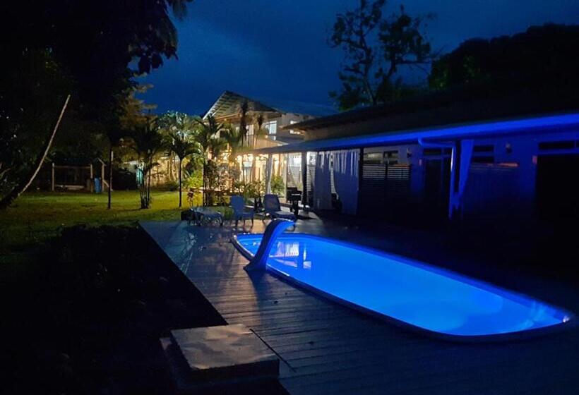 פנסיון Cahuita Inn