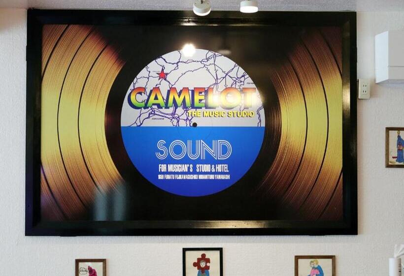 پانسیون Camelot