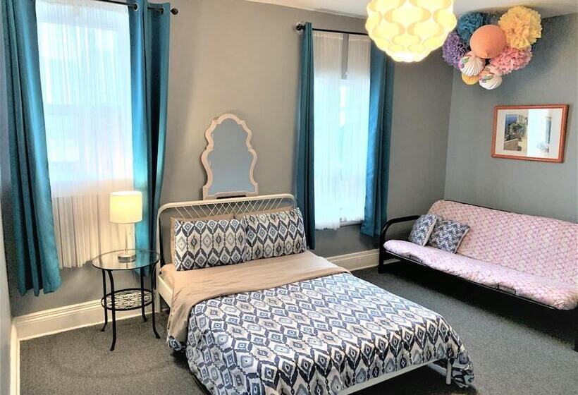 بنسيون Colour Cube Guest House