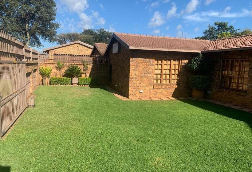 פנסיון Dobbs Lodge