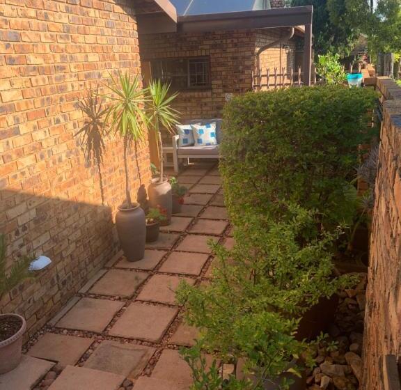 פנסיון Dobbs Lodge