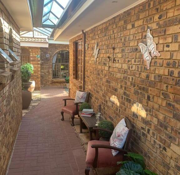 פנסיון Dobbs Lodge