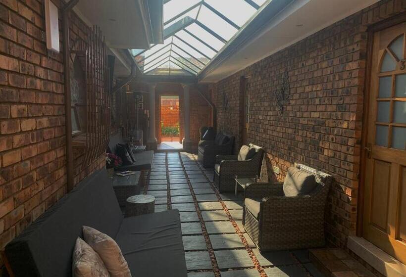 פנסיון Dobbs Lodge