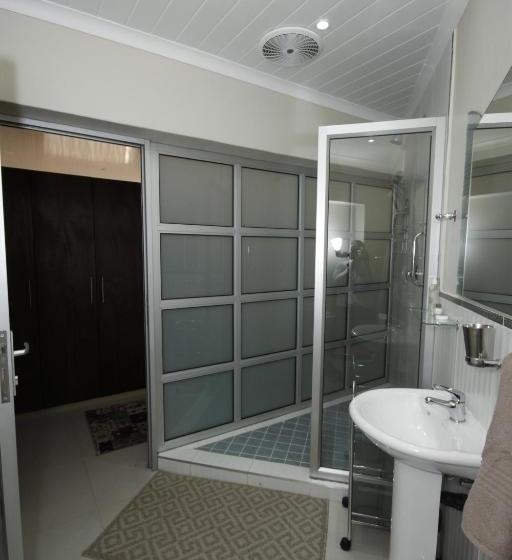 Пансион Dormio Manor Guest Lodge