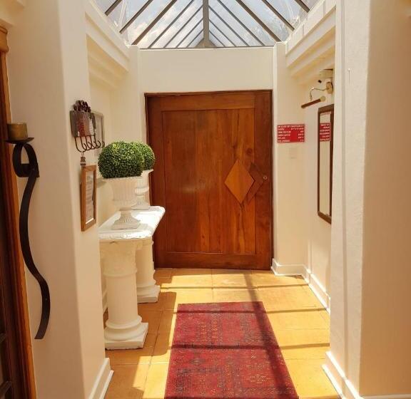 Пансион Dormio Manor Guest Lodge