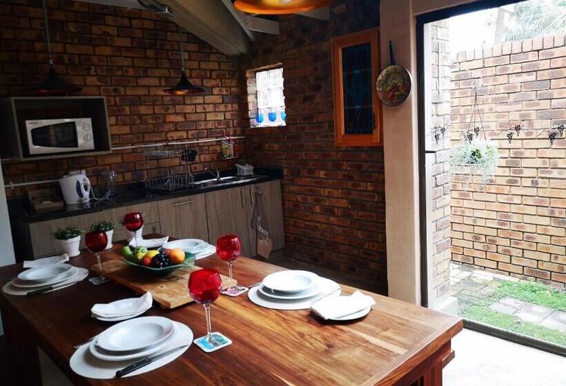 Пансион Dormio Manor Guest Lodge