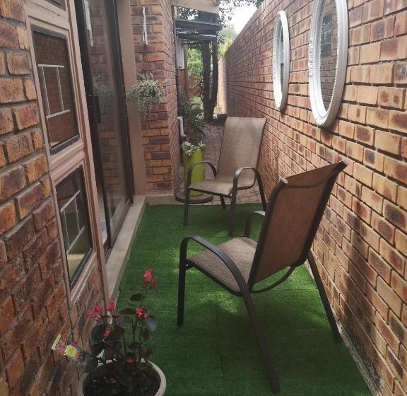 Пансион Dormio Manor Guest Lodge