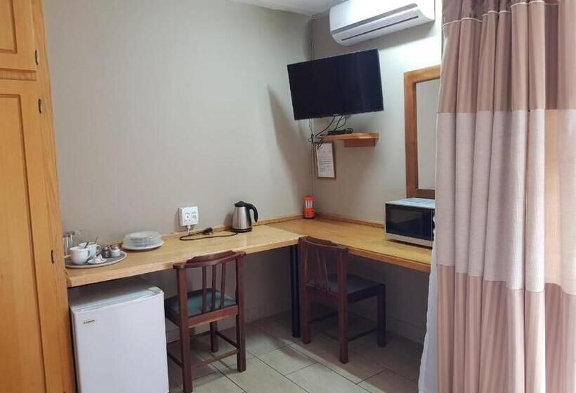 Пансион Dormio Manor Guest Lodge