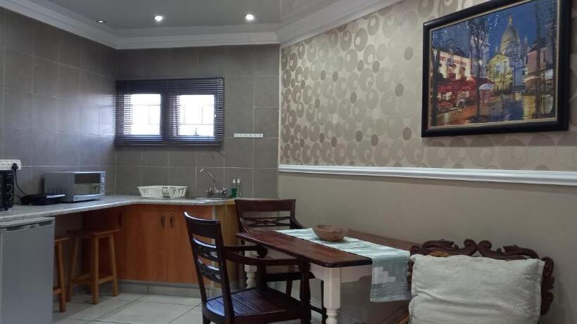 Пансион Dormio Manor Guest Lodge