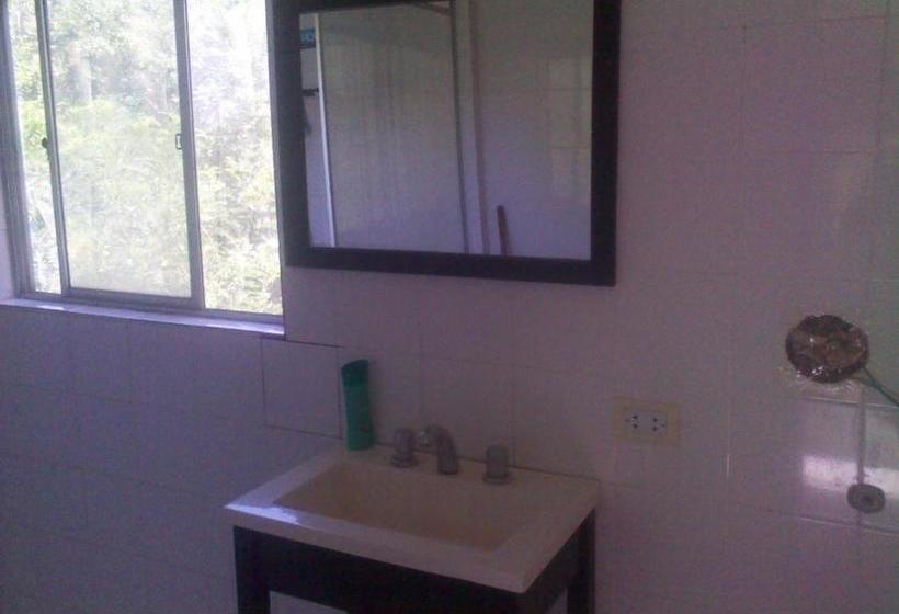 Пансион Guest House Peter Flanders