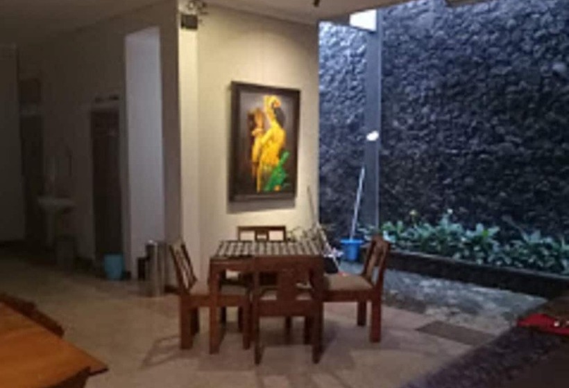 بنسيون Helena Guest House