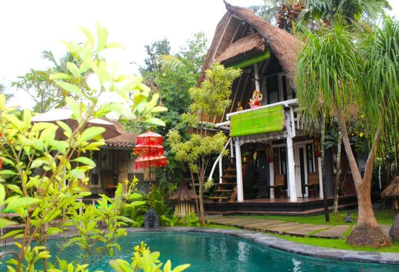 פנסיון Hobbit S House Homestay