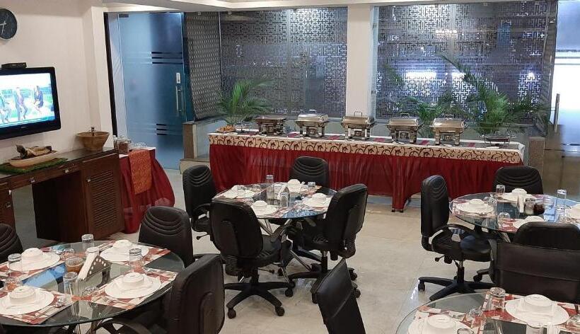 Пансион Indiyaah Inn