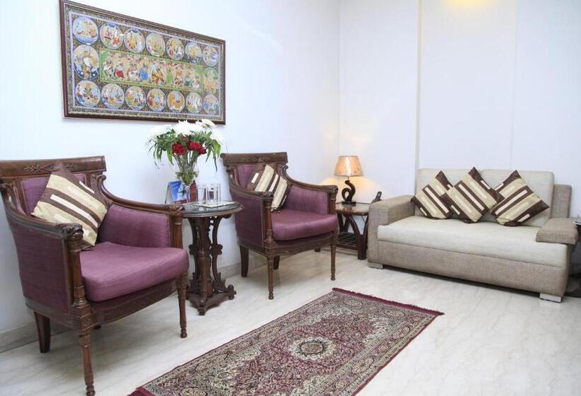 Пансион Indiyaah Inn