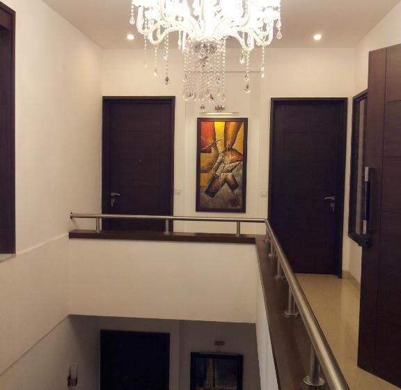 Пансион Indiyaah Inn